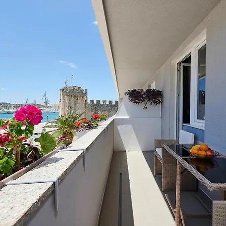 Stella Old Town Trogir, With Balcony 特罗吉尔