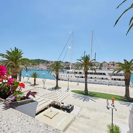 Stella Old Town Trogir, With Balcony アパート トロギール