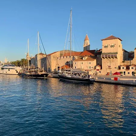 公寓 Stella Old Town Trogir, With Balcony 特罗吉尔
