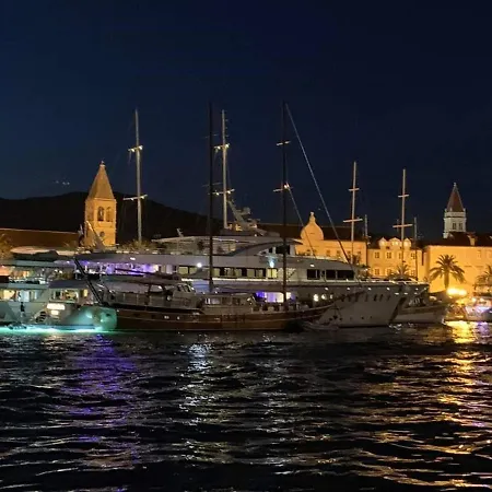 公寓 Stella Old Town Trogir, With Balcony 特罗吉尔