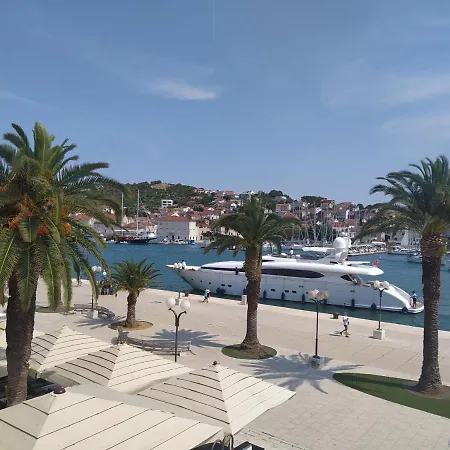 公寓 Stella Old Town Trogir, With Balcony 特罗吉尔
