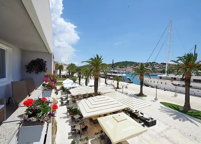 Stella Old Town Trogir, With Balcony * トロギール