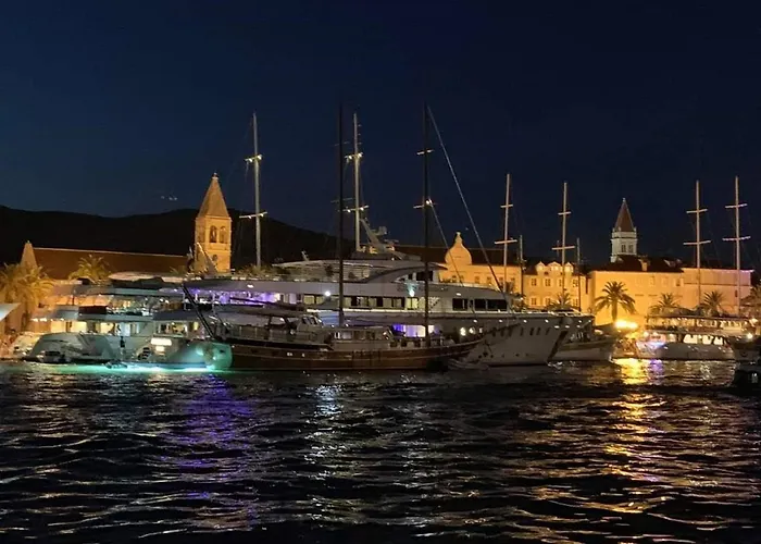 アパート Stella Old Town Trogir, With Balcony トロギール