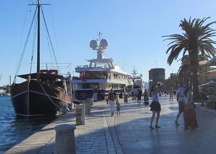 Stella Old Town Trogir, With Balcony * トロギール